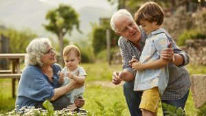 Lee más sobre el artículo El papel de los abuelos en la familia